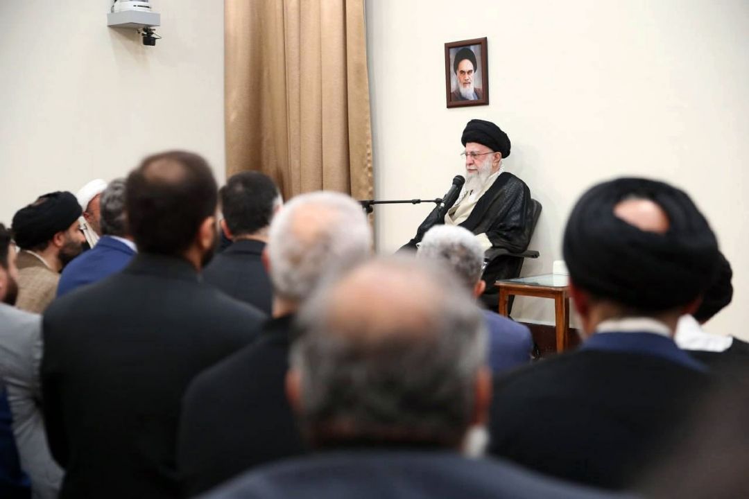 رهبر انقلاب:كسانیكه دور اول رأی ندادند مخالف نظام نیستند