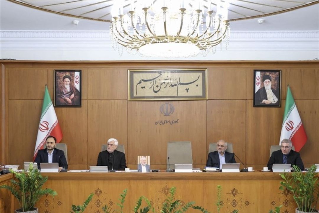 عارف در هیئت دولت: مسئله ترور هنیه را با جدیت دنبال می‌كنیم