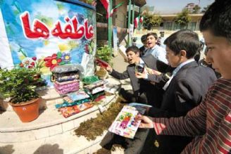 خانواده‌ها با شركت در جشن عاطفه‌ها فرزندان خود را بخشنده تربیت می‌كنند