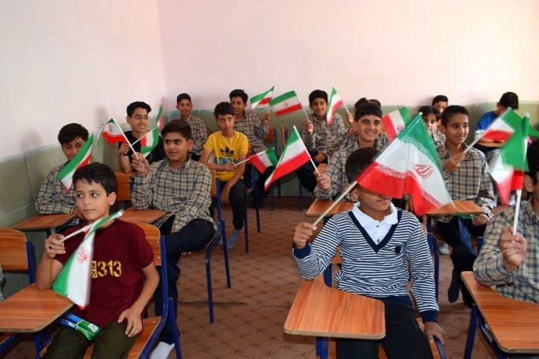 آشنایی دانش آموزان با دوره متوسطه اول در جشن جوانه‌ها