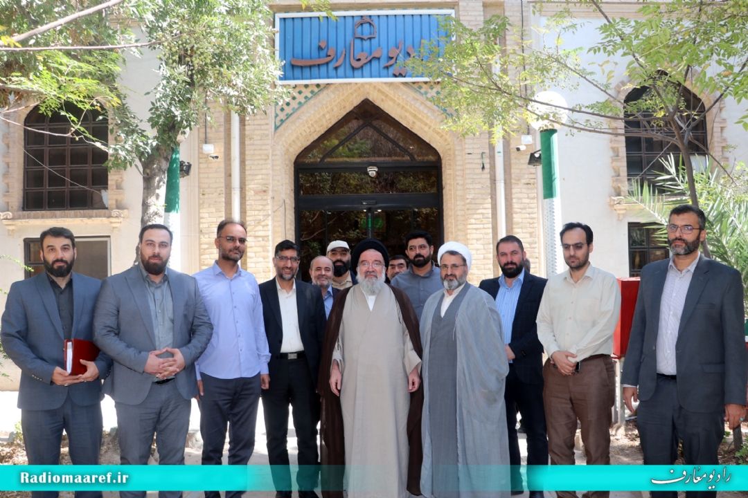آیین تجلیل از آیت الله سید احمد خاتمی باسابقه ترین كارشناس رادیو معارف