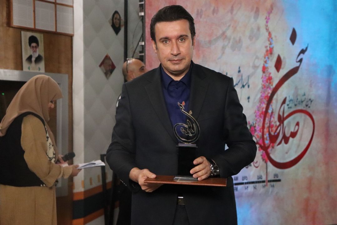 برگزیده نفر اول :ناصر حامدی از رادیو سمنان با برنامه طاووس سخن