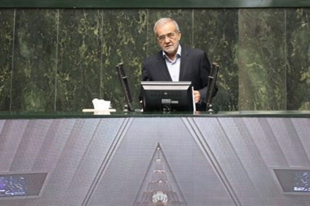 دولت سال آینده 200 هزار میلیارد تومان از بدهی به بانك ها را پرداخت می كند/ برای كسب درآمد اوراق چاپ نمی كنیم