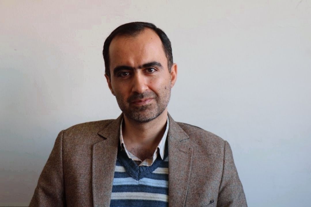سیاست استراتژی مقابله‌ای در تطابق با محیط اجتماعی است