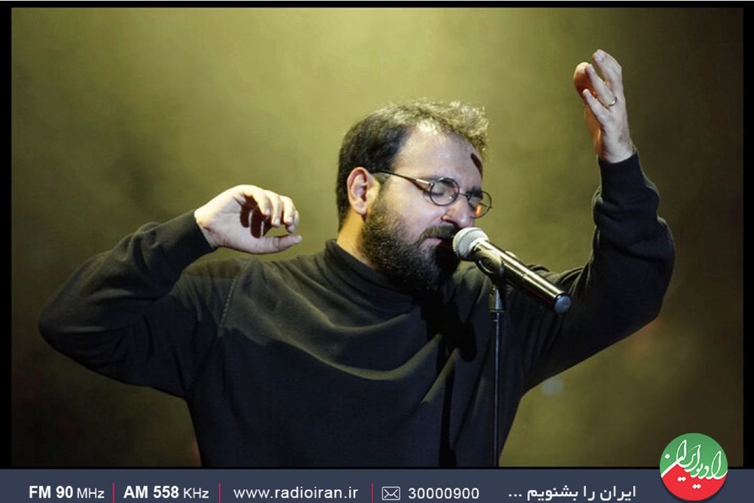 در ترانه دور از نفست صدای خواننده گرفته است