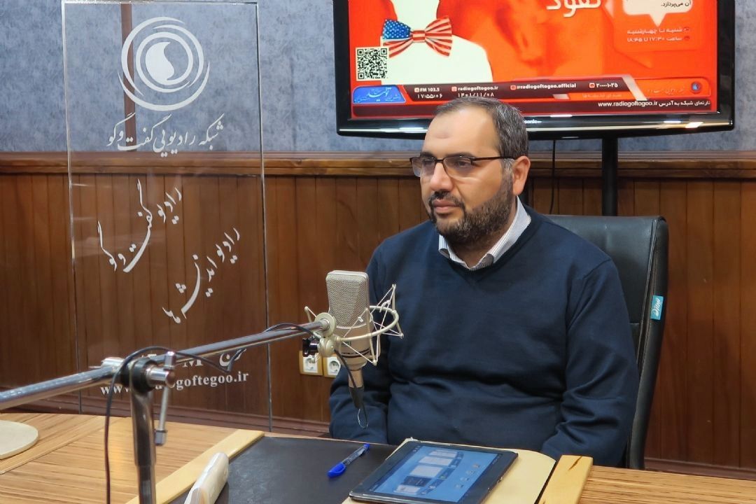 كسب مشروعیت و مشروعیت‌زدایی از نظام‌های سیاسی توسط رسانه انجام می‌شود