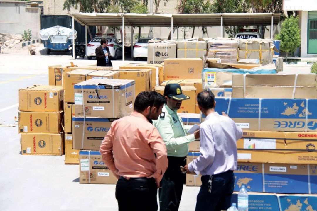 فروش كالاهای قاچاق بخاطر پر شدن ظرفیت انبارهای تملیكی دولت +صوت