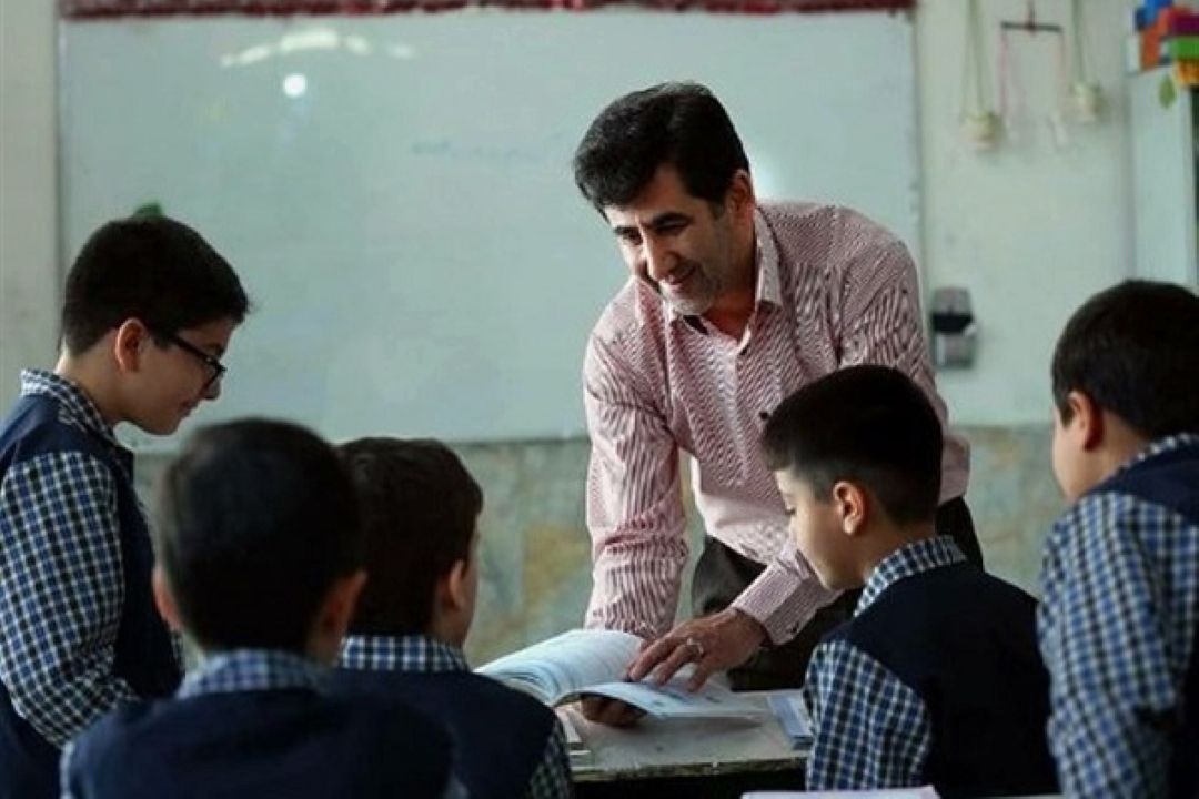 ضرورت تكریم مقام علمی و تربیتی معلمان