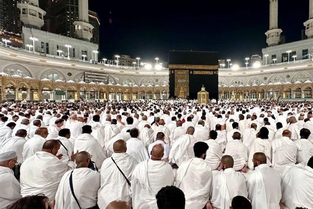  حج مسیر مقابله با شیطان بزرگ است