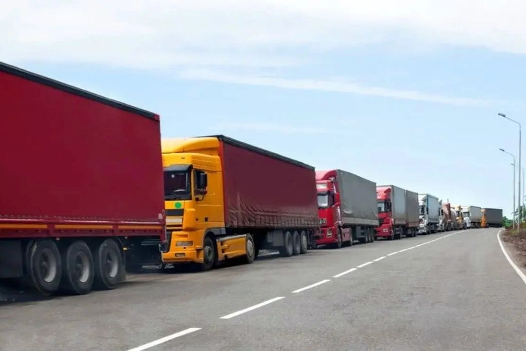 چالش‌های كامیون‌داران و پیام‌های عمان؛ آزمون جدی مسئولان و دیپلماسی ایران در برابر مطالبات معیشتی و هسته‌ای