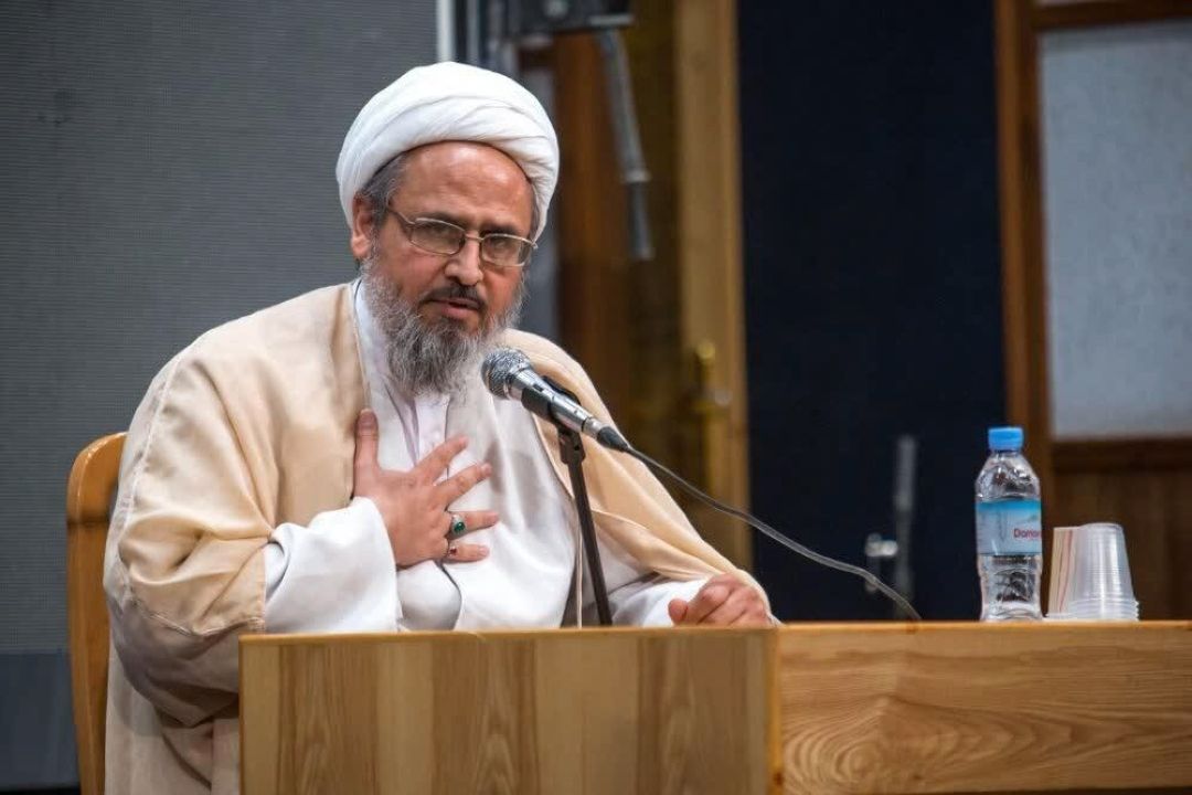 ضرورت تداوم تولید آثار ادبی درباره امام خمینی(ره)