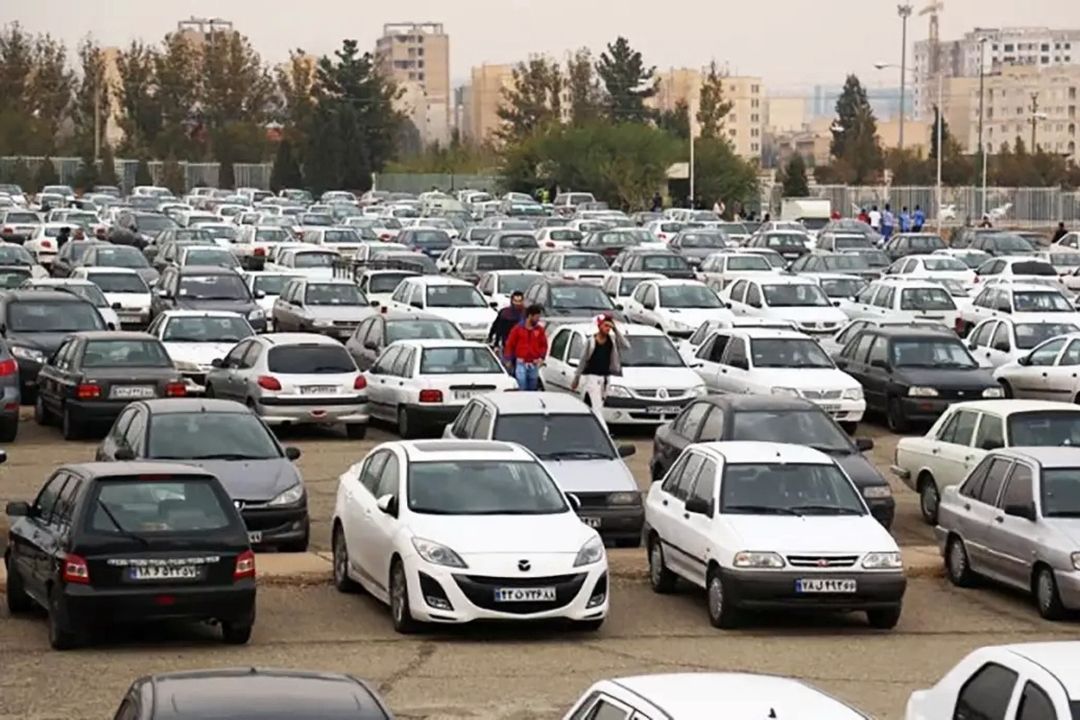  آزادسازی یكباره قیمت، مردم را از خرید خودرو محروم می‌كند