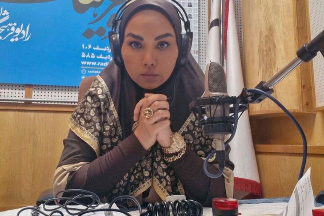 وقتی مجری روی آنتن شهادتش را تبریك گفت؛ نباید میكروفن رها می‌شد
