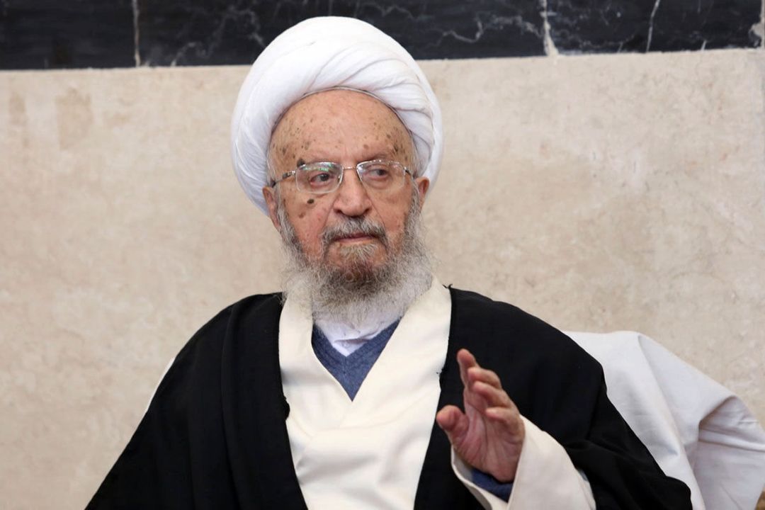 فتوای آیت‌الله مكارم شیرازی: هر كسی كه رهبری را تهدید كند محارب است