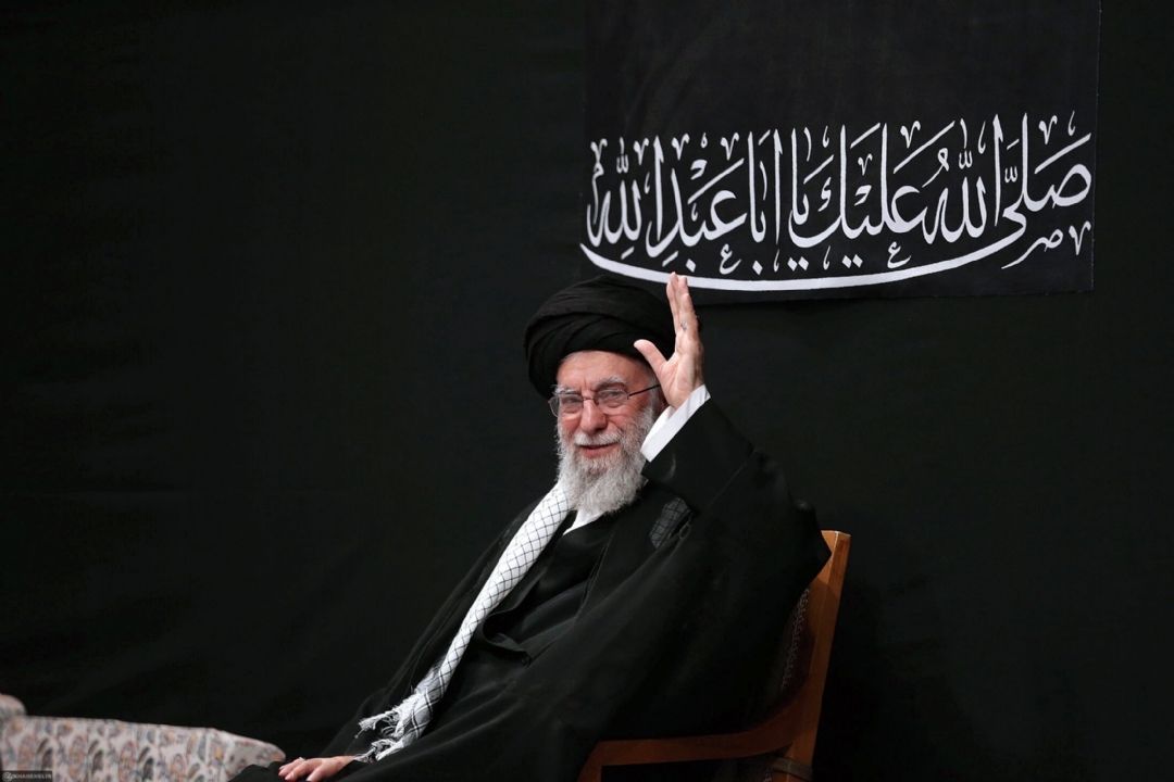 حماسۀ حضور رهبر انقلاب در شب عاشورا؛ نمایش اقتدار ملی و سیلی محكم به پروژه رسانه‌ای دشمن