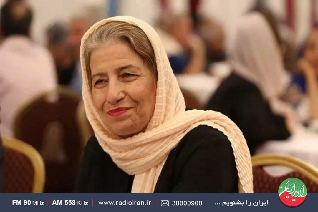 در مصاحبه‌ها هنرمندان خود را سانسور نكنند