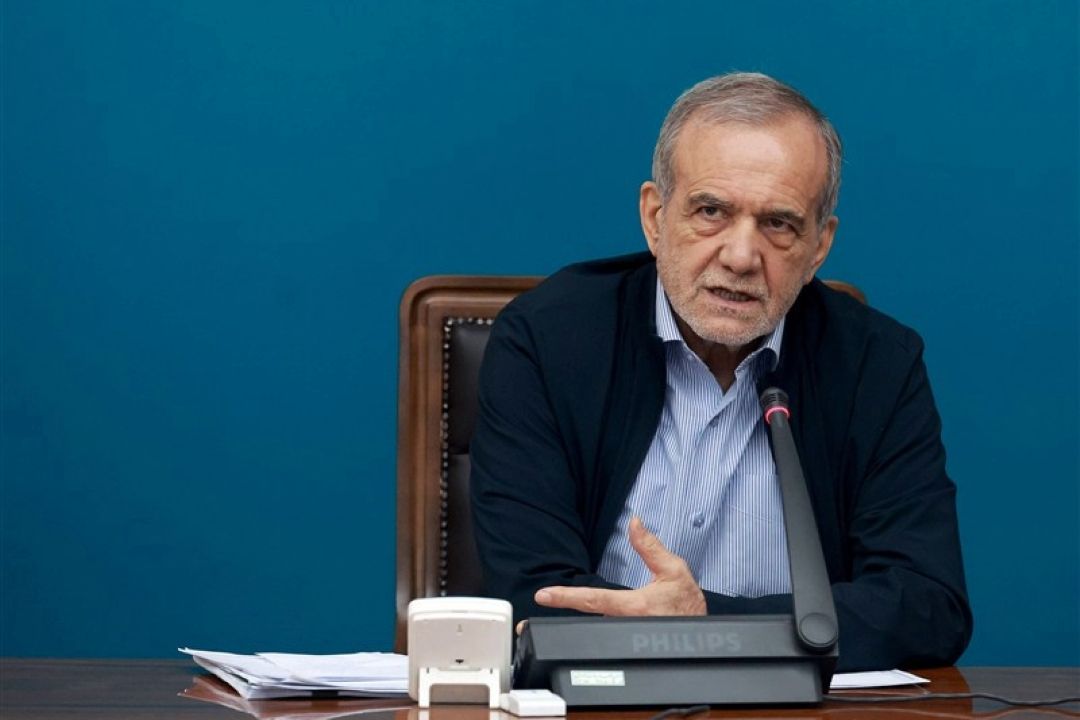 پزشكیان: دو محور دفاعی و دیپلماسی باید همزمان فعال باشند