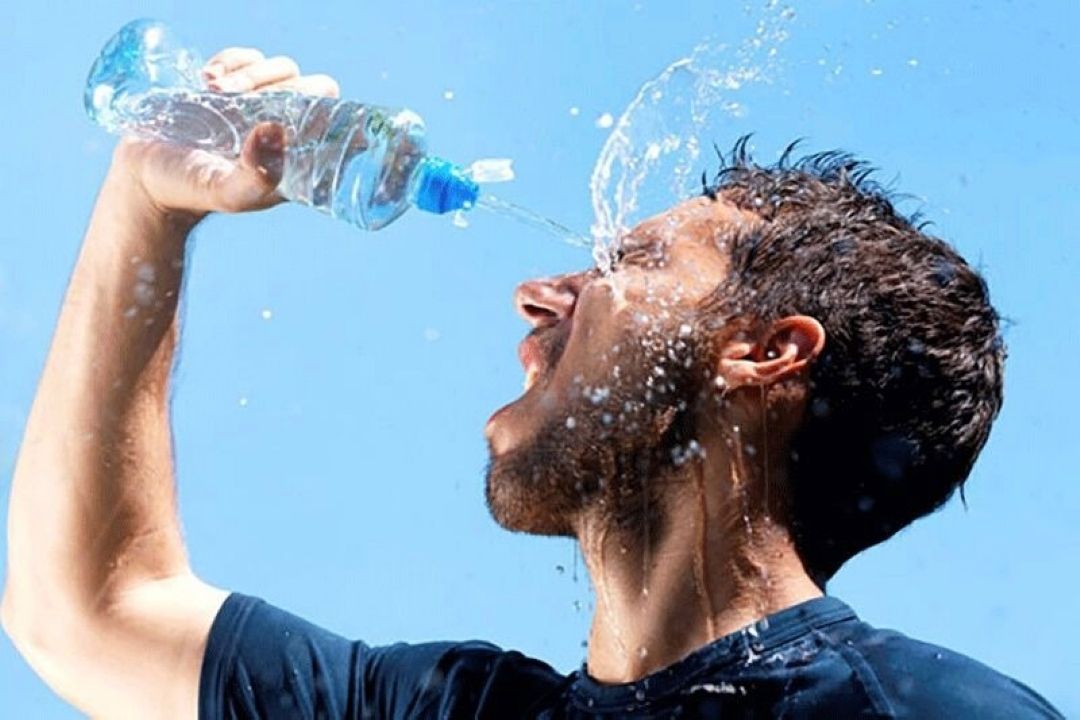 تغذیه مناسب و مصرف آب كافی؛ راهكار مقابله با گرمازدگی در روزهای داغ