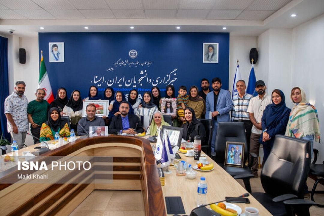 رونمایی از مجموعه مستند-نمایشی "یكی بود هنوزم هست" و تقدیر از رادیو نمایش