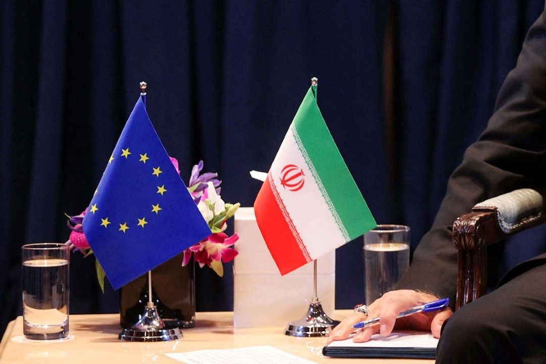 مذاكرات فشرده ایران و اروپا در سایه تهدید مكانیسم ماشه / تلاش برای خنثی‌سازی تحریم‌ها و حفظ حقوق هسته‌ای
