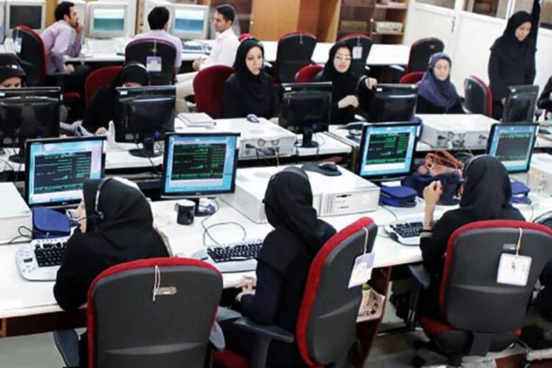 كارمندان زیر فشار اقتصادی هم خط خدمت‌رسانی را ترك نكرده‌اند