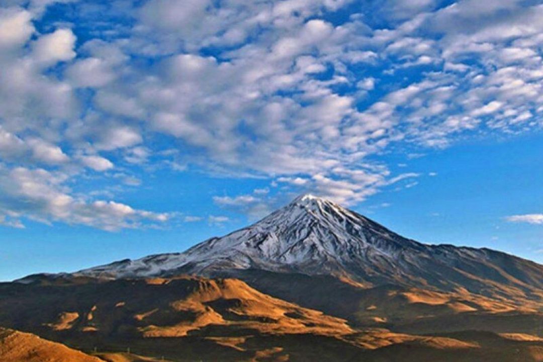 شایعه فوران آتشفشان دماوند بی‌اساس است؛ فرصت طلایی در دل قله برای انرژی پاك
