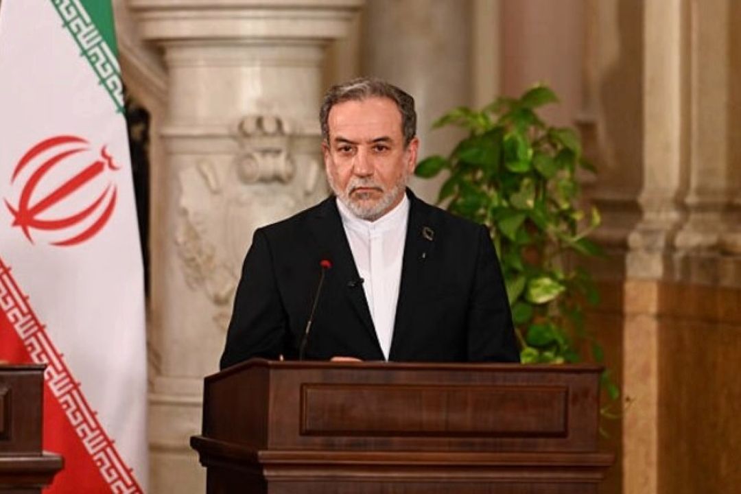 عراقچی: ایران در كنار مسلمانان در مقابله با بلایی كه منطقه را تهدید می‌كند، ایستاده است