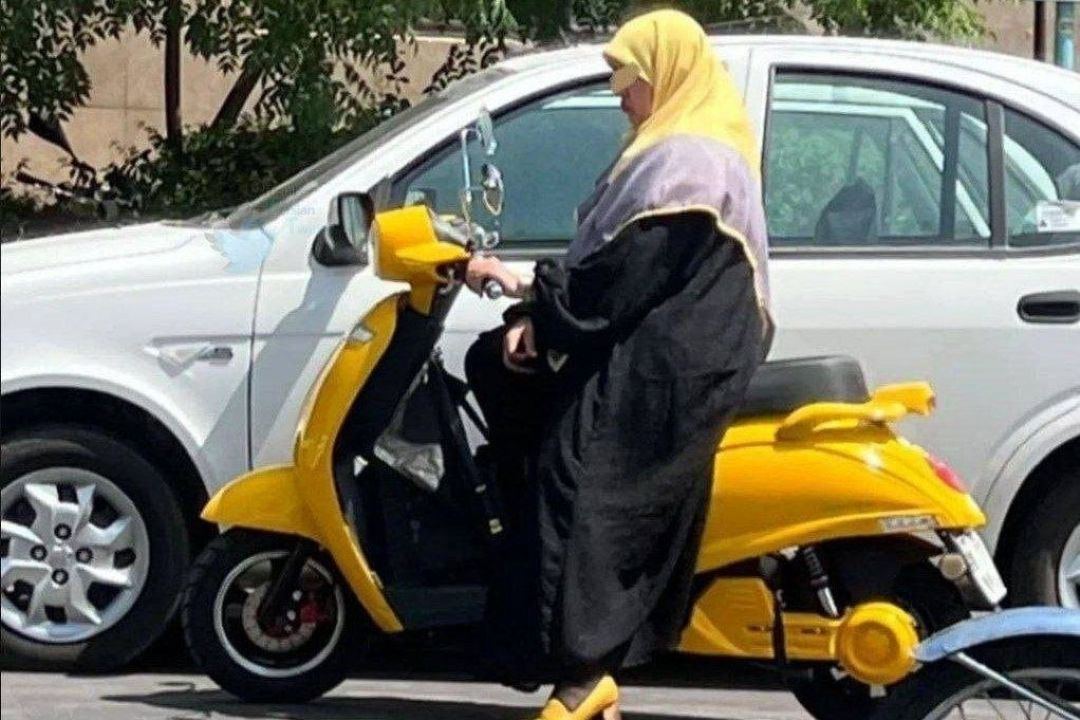 موتورسیكلت سواری زنان قانونی نیست