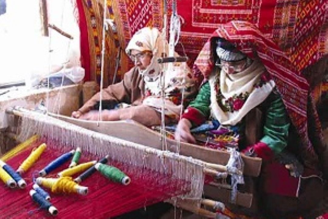 «دوراهی» در قاب هنر؛ نگاهی ویژه به شال‌بافی كردستان