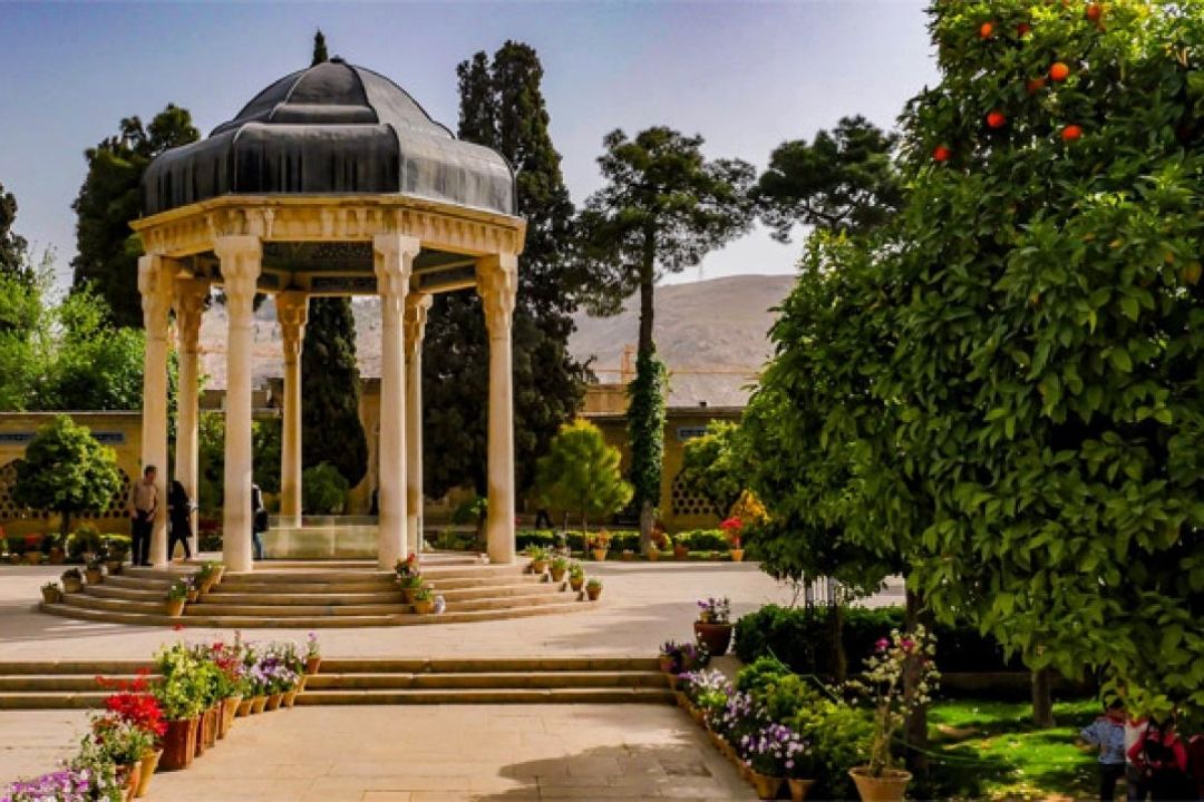 تلفیق هوشمندانه عرفان و عشق و مسائل اجتماعی در اشعار حافظ