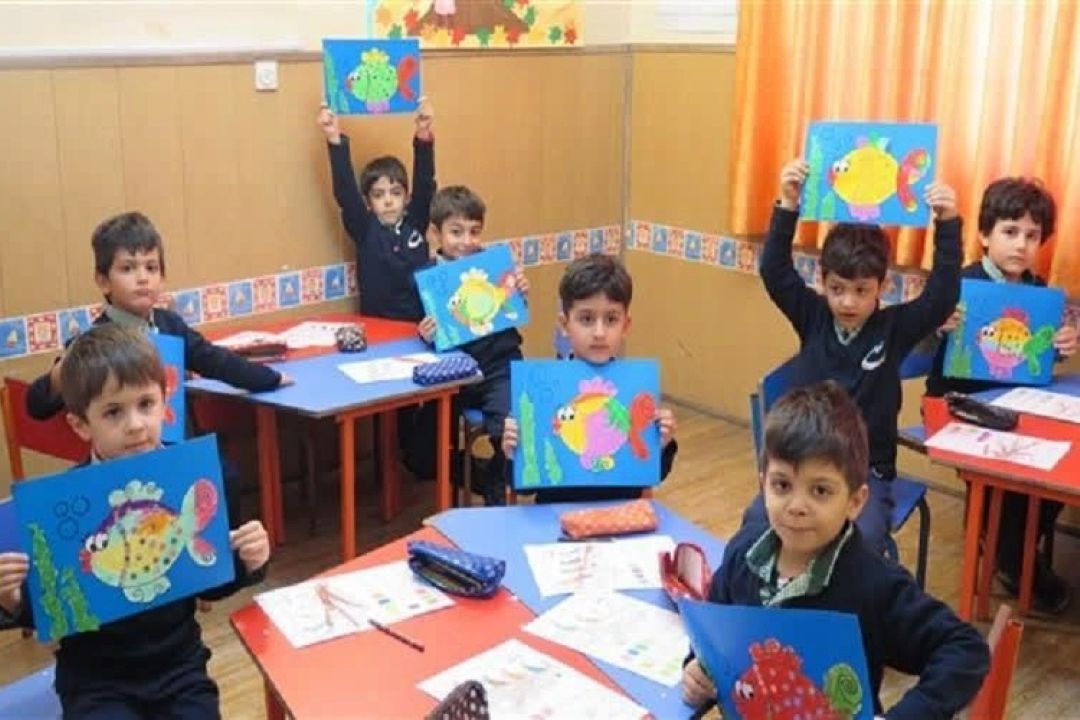  به جای كاهش سن ورود به مدرسه، دوره پیش‌دبستانی را رسمی و قوی كنیم