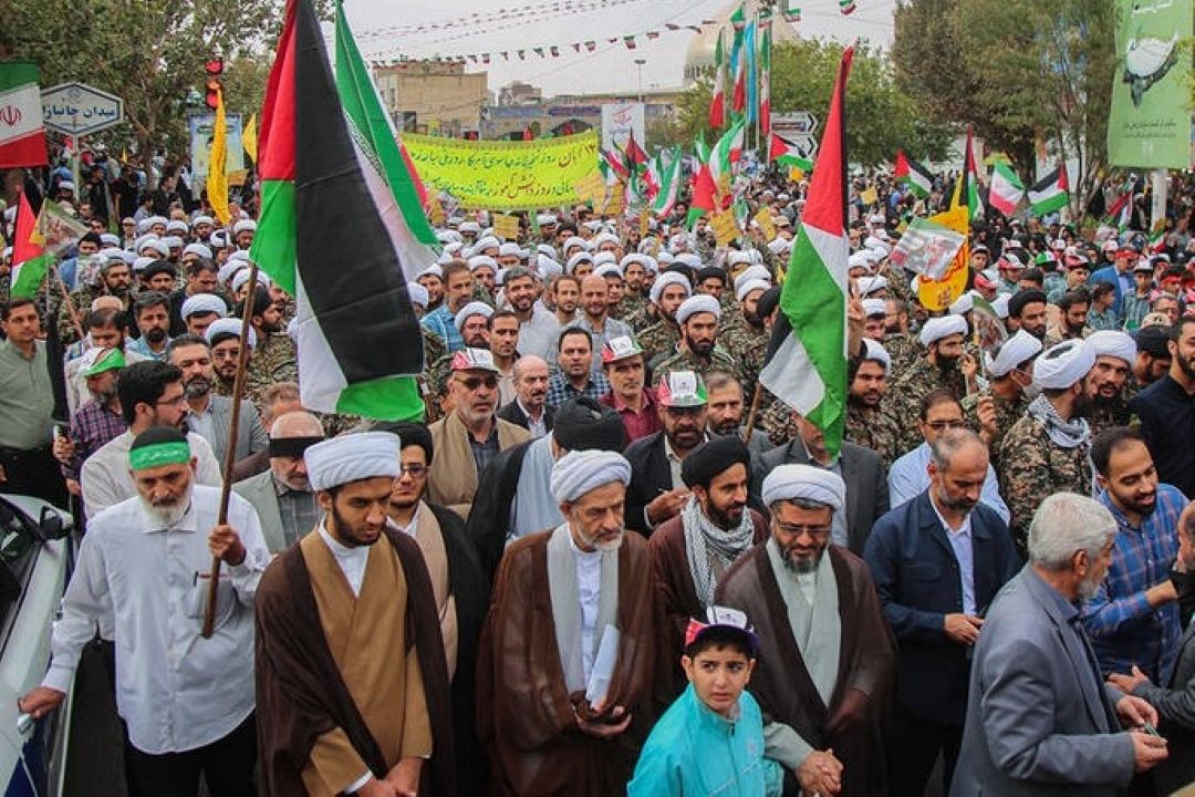 آغاز راهپیمایی یوم‌الله 13 آبان از دفتر مقام معظم رهبری تا حرم كریمه اهل‌بیت در قم