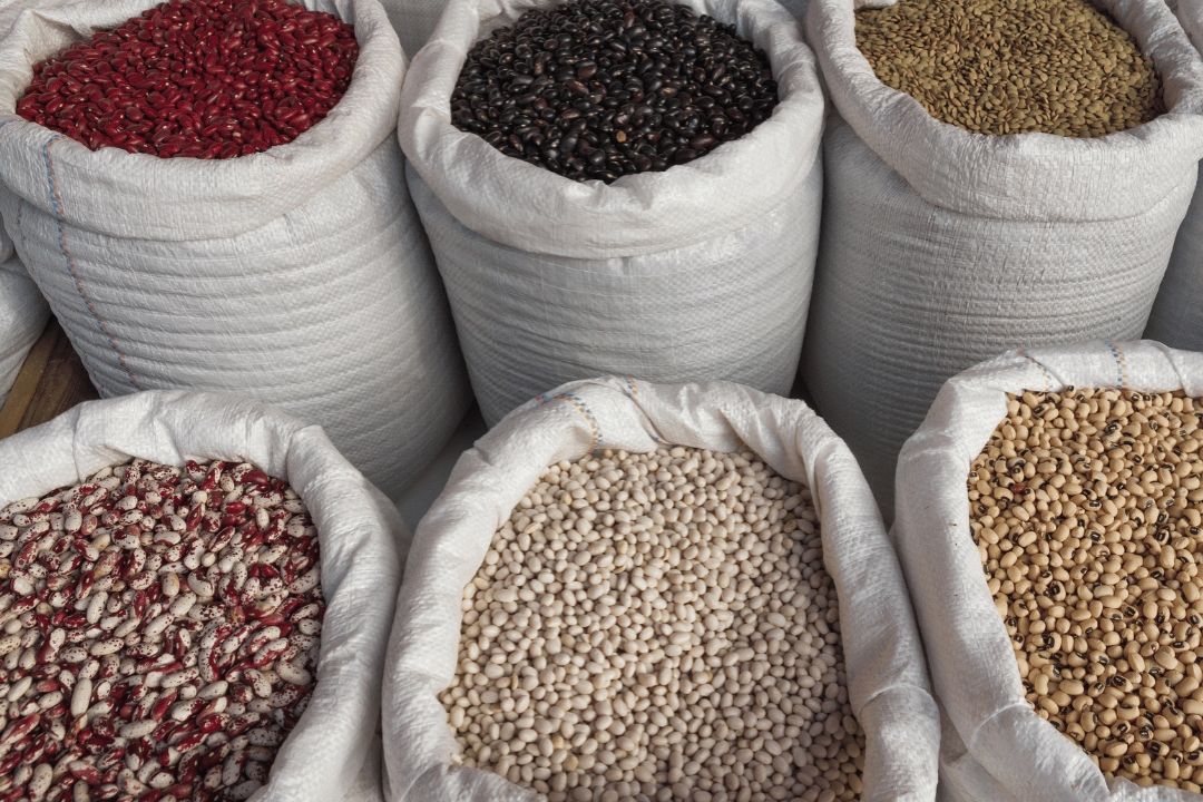  نوسانات قیمت حبوبات در آستانه ماه رمضان؛ چالش‌های تولید، واردات و راهكارهای پیشرو