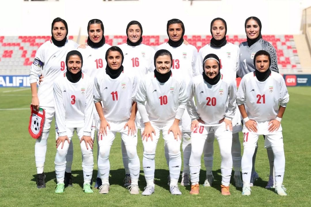 تیم ملی فوتبال زنان ایران در جام جهانی با روحیه‌ای بالا؛ اولین قدم‌ها در برابر قدرتمندان جهان