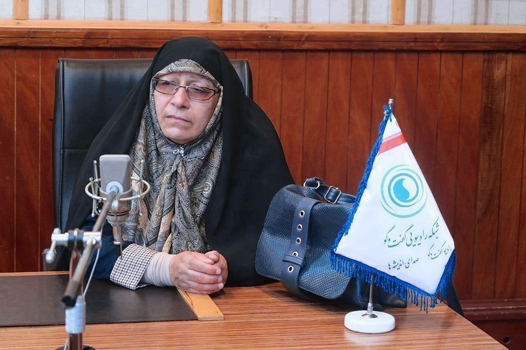 تمدن غرب با استفاده از زن در تبلیغات، به دنبال از خودبیگانگی فرهنگی ملت‌های شرق است