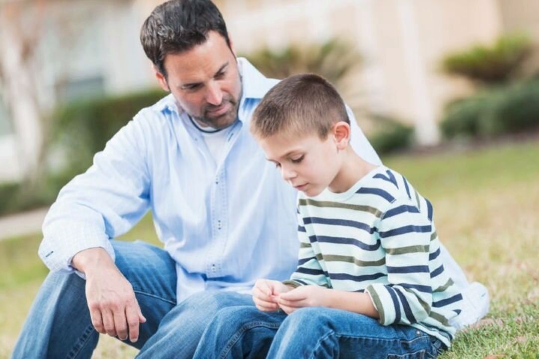 گوش دادن به فرزندان؛ اولین نسخه پیشگیری از اعتیاد كودكان