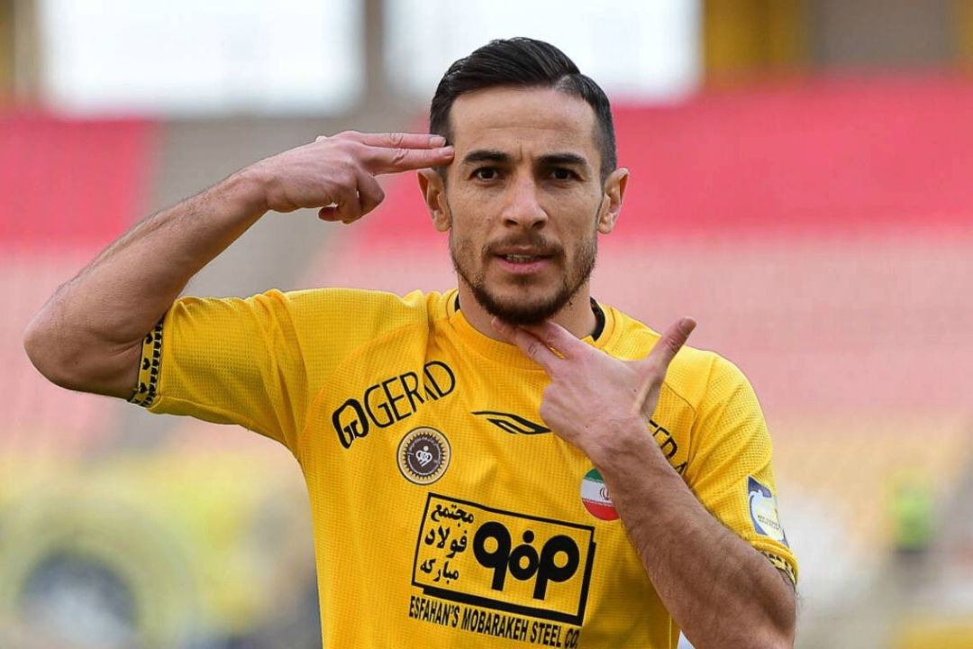 حاشیه‌های ناخواستۀ فرشاد احمدزاده