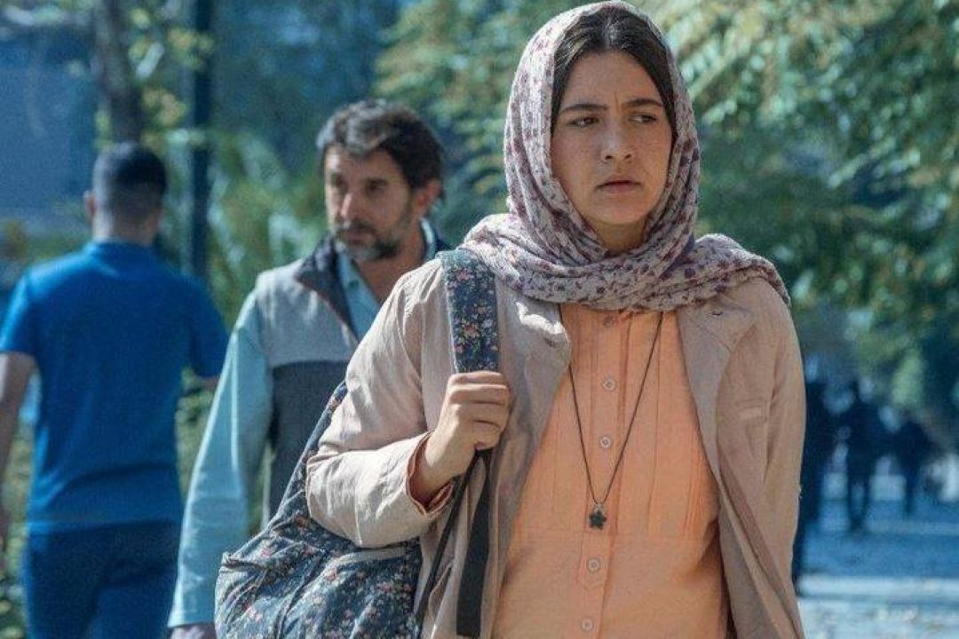 آرش صادق‌بیگی، از نویسندگان فیلمنامه «زیبا صدایم كن»:ایده بارداری و سقط جنین دختر را به خاطر تفاوت‌ با رمان كنار گذاشتیم