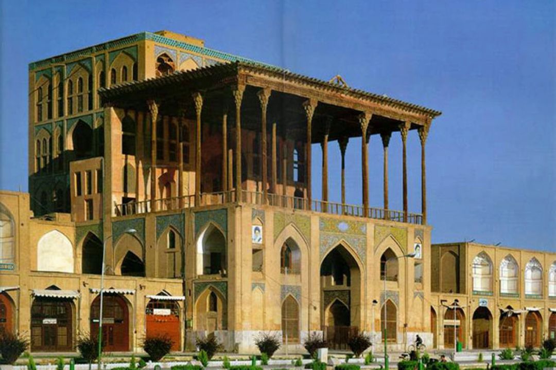 گردشگران در نوروز 97 از كاخ عالی‌قاپو بدون داربست بازدید می‌كنند