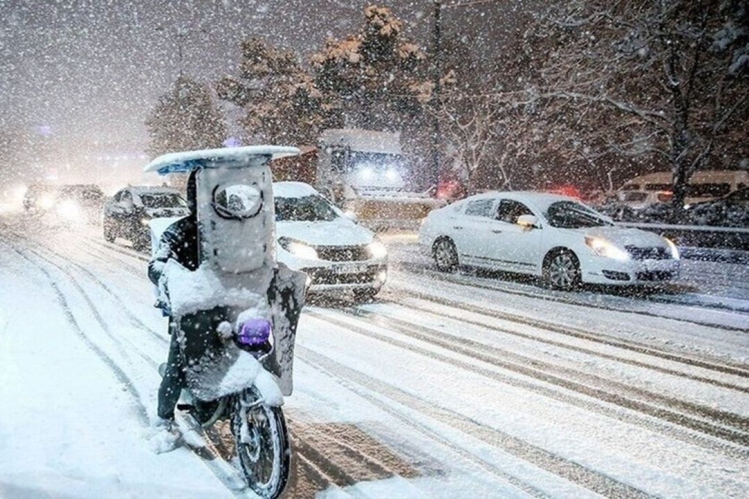 فعالیت سامانه بارشی در نیمی از كشور و هشدار نسبت به لغزندگی جاده‌ها