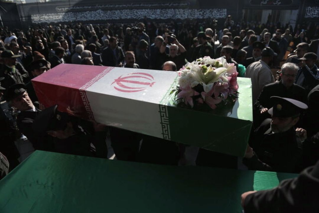 اغتشاشگران با ضربات متعدد چاقو و نارنجك دستی برادرم را به شهادت رساندند