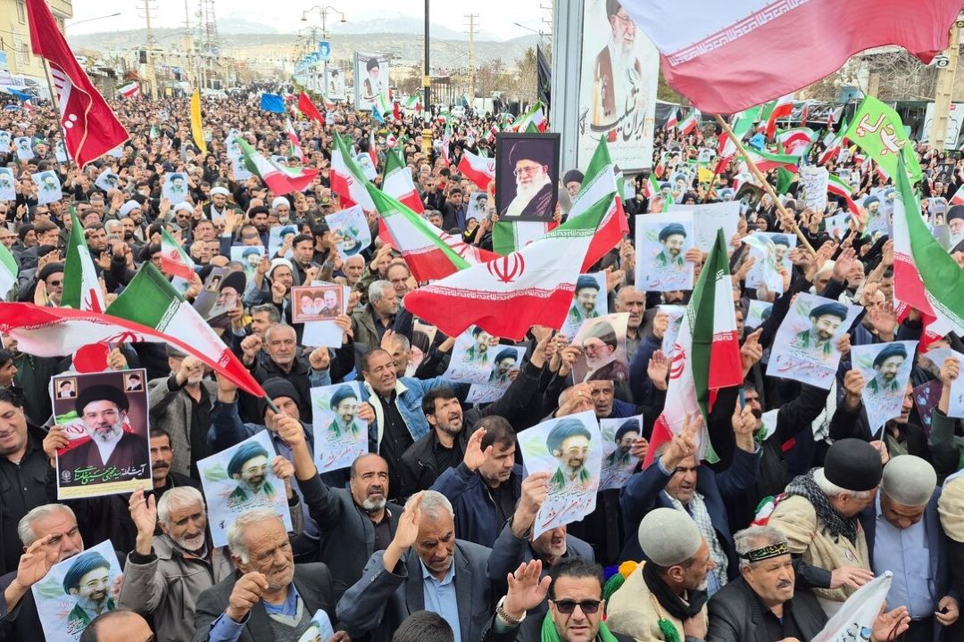 روایت كیانی گزارشگر رادیو ورزش از اجتماع میدان انقلاب 