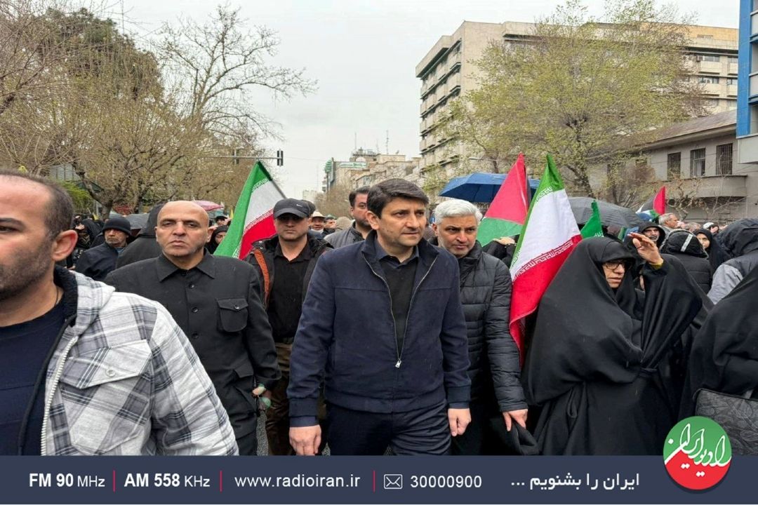 مردم ایران همچنان ایستاده‌اند