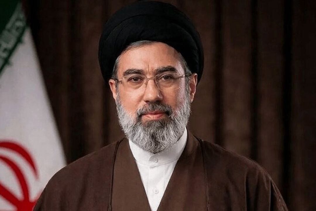 دستور رهبر انقلاب به ادامه خدمت منصوبان رهبر شهید بر اساس احكام سابق