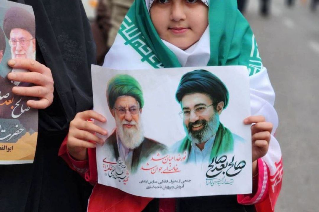 رهبر شهید، امام خامنه‌ای: استقامتی كه از زندان تا ریاست‌جمهوری ادامه یافت