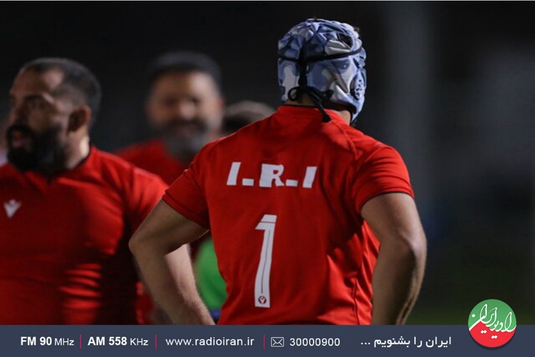 راگبی‌بازها حصار حریف را می‌شكنند