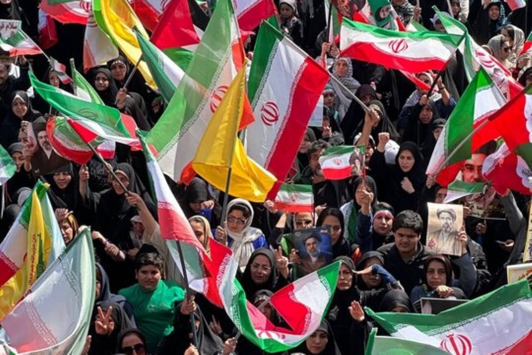  حضور حماسی دختران ایران در رزمایش «جان‌فدای ایران»؛ تجدید بیعت با آرمان‌ها و آمادگی برای دفاع