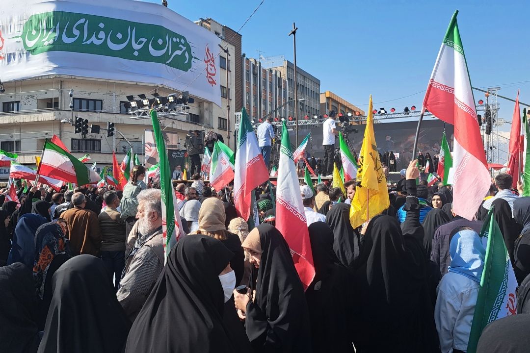 بیعت دختران جان‌فدا با مقام معظم رهبری 