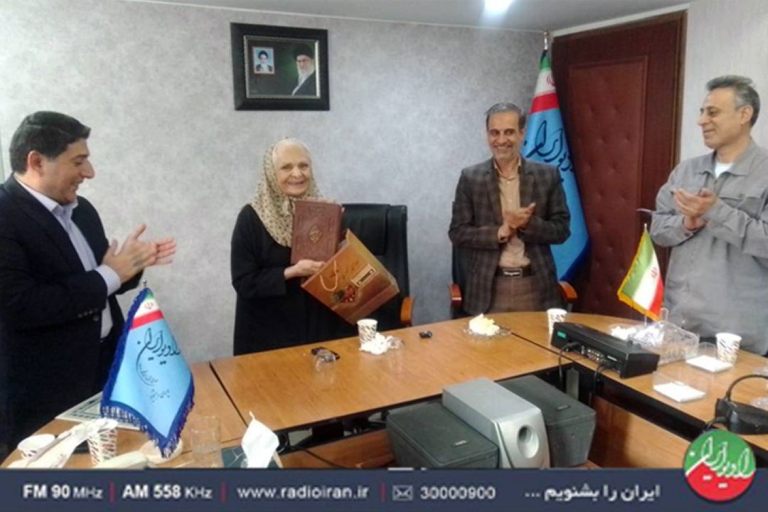 تجلیل از سال‌ها تلاش استاد مریم نشیبا در رادیو ایران