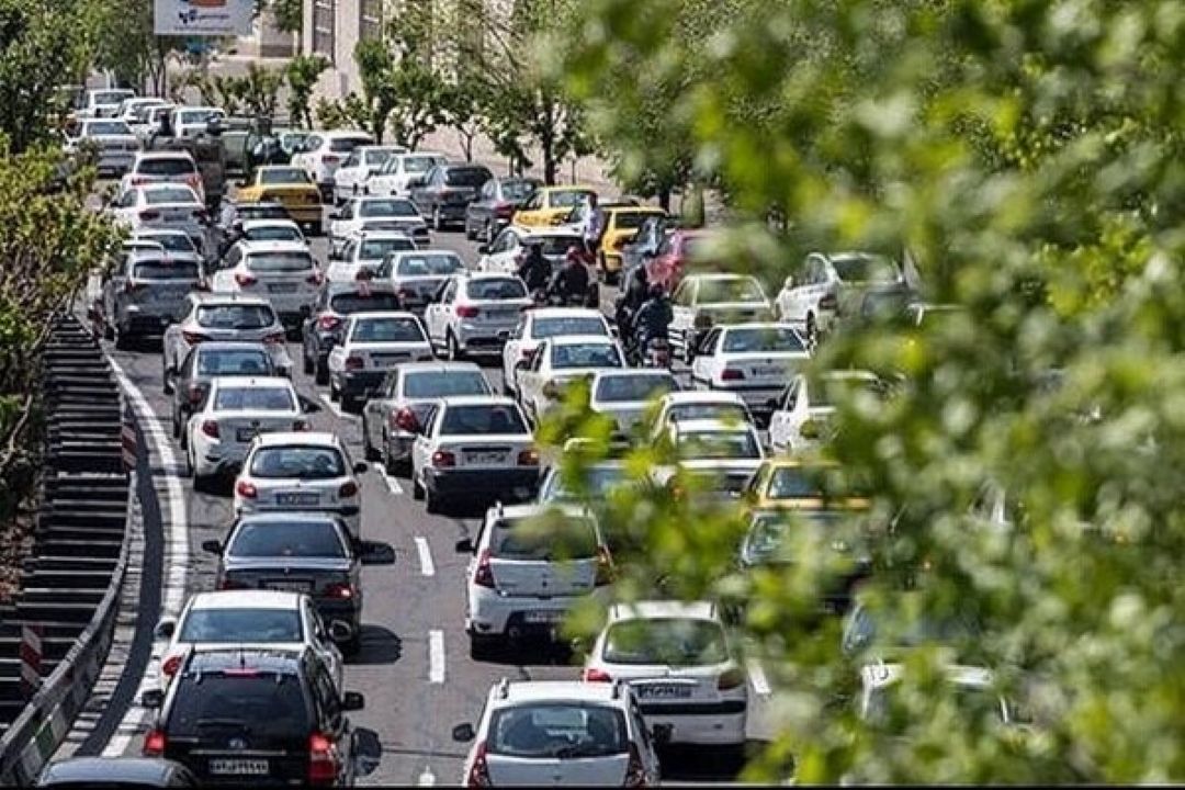 ترافیك سنگین در آزادراه‌های قزوین -كرج - تهران و ساوه - تهران در آستانه آخر هفته